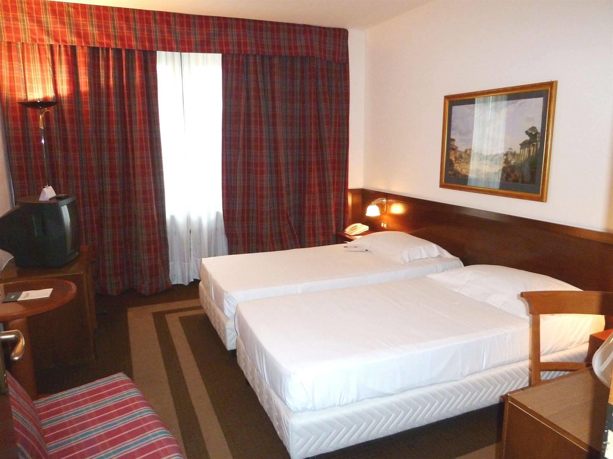 Una Hotel Лоди Экстерьер фото
