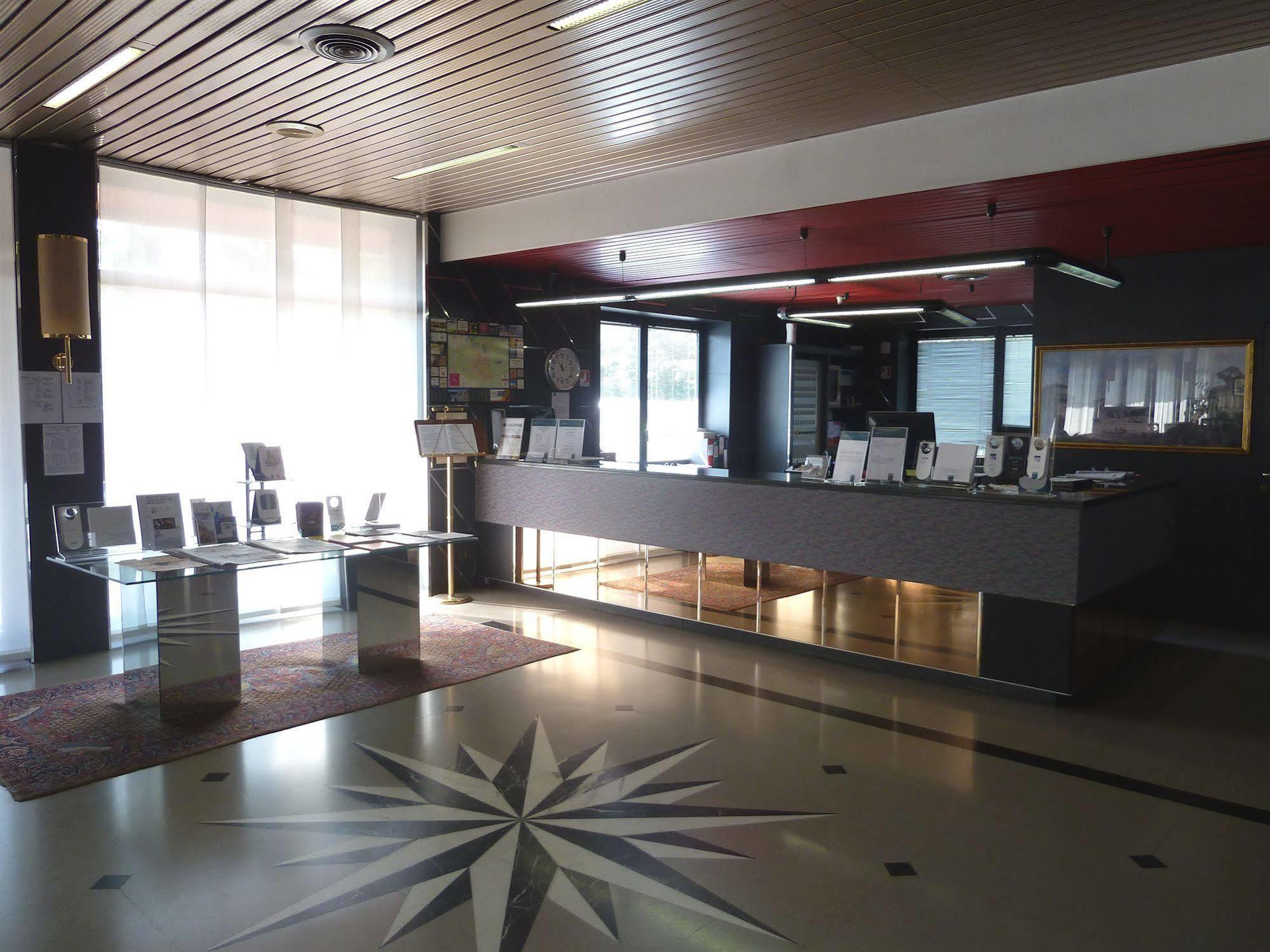 Una Hotel Лоди Экстерьер фото