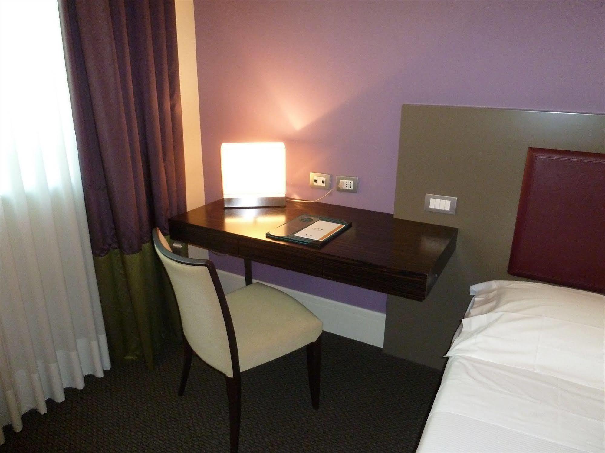 Una Hotel Лоди Экстерьер фото